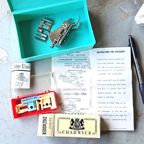 Vintage sewing machine lot zig zagger and feet w Avon box - Picture 1 of 6